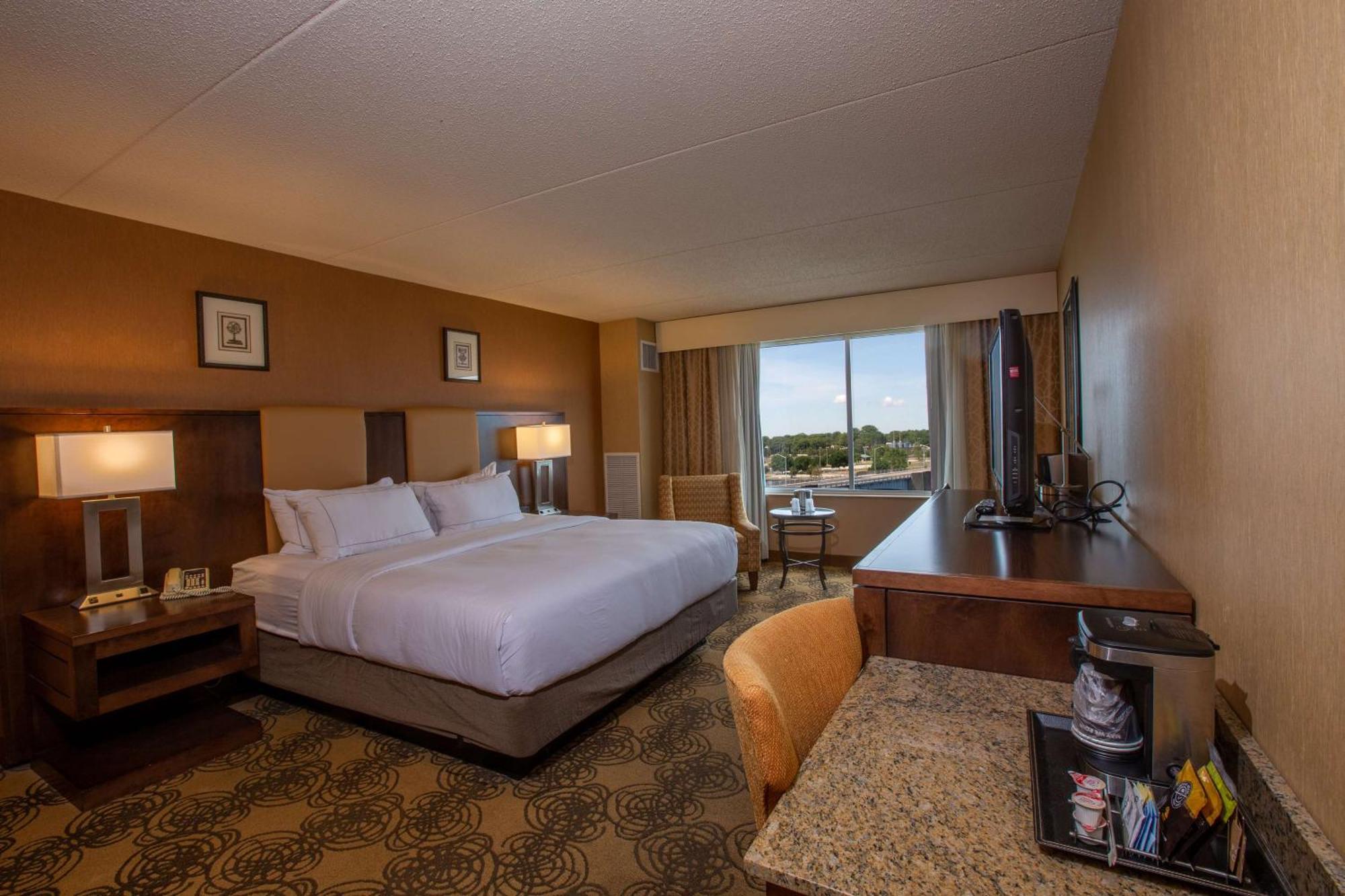 Doubletree By Hilton Bay City - Riverfront Exterior foto
