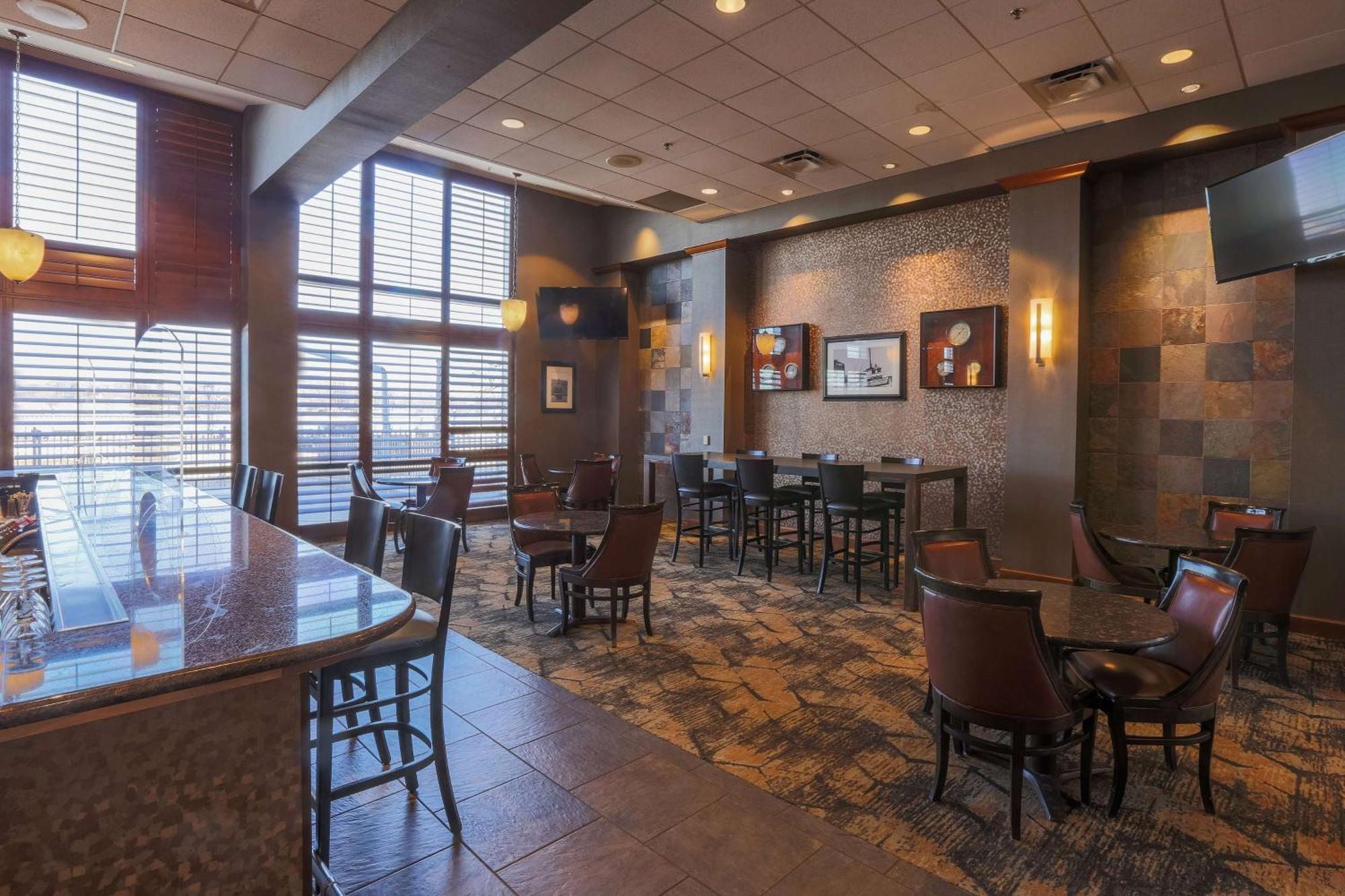 Doubletree By Hilton Bay City - Riverfront Exterior foto