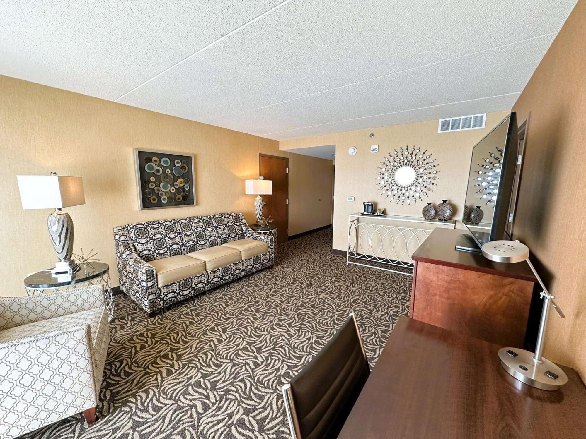 Doubletree By Hilton Bay City - Riverfront Exterior foto